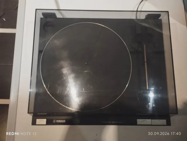 YAMAHA P-300