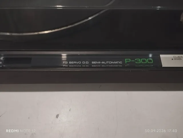 YAMAHA P-300