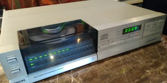 PHILIPS CD 303