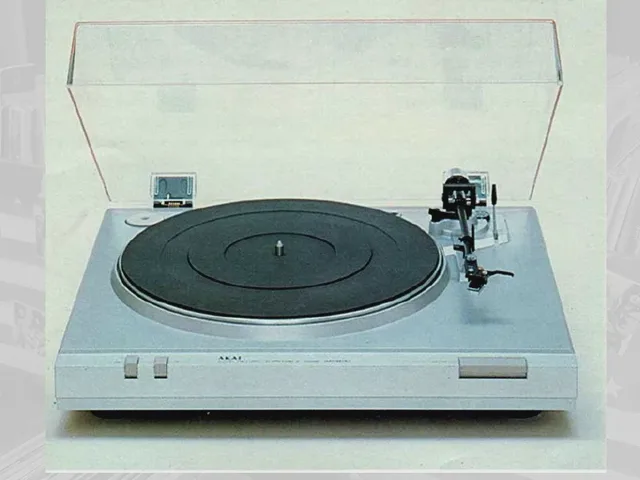 Akai turntable